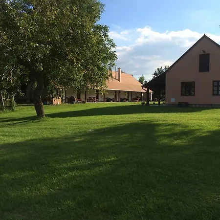 Vadaspuszta Vendeghaz *